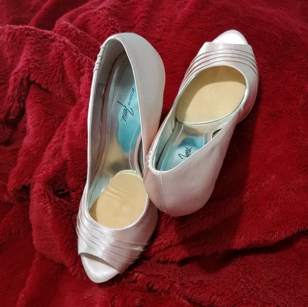 Shoes - Picture 3 of 4